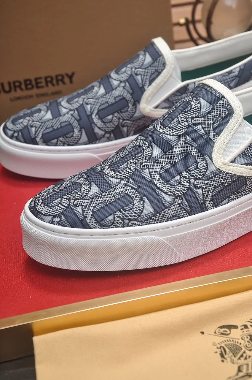 Men's shoes 💰400💶【Burberry】Classic low-top sneakers｜Imported cowhide with classic plaid fabric｜Sheepskin lining｜Original outsole｜Fine workmanship and comfortable to wear Size: 38-44 (customized at 45)